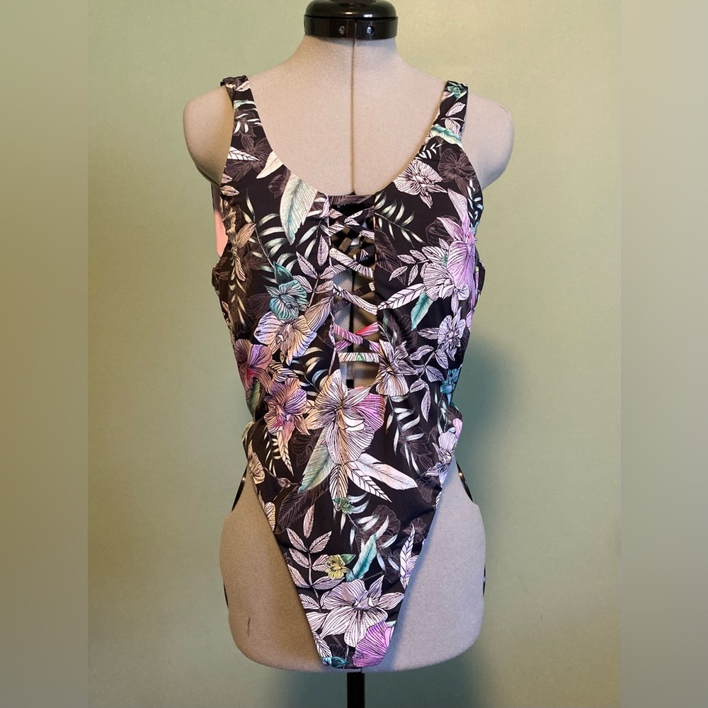 Bikini Lab One Piece Swimsuit, floral strappy plunge - Junior’s Medium